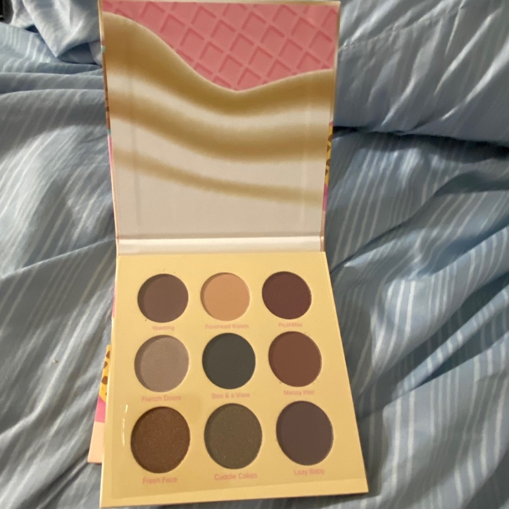 Breakfast in Bed eye shadow paletteBeauty Bakeries